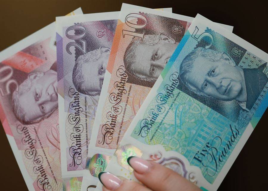 بنك انكلترا يبيع أوراقا نقدية عليها صورة
ألملك تشارلز في المزادات بأضعاف قيمتها