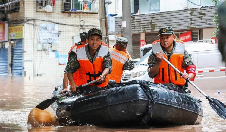 الأمطار الغزيرة أودت بحياة 50 شخصا وسط الصين