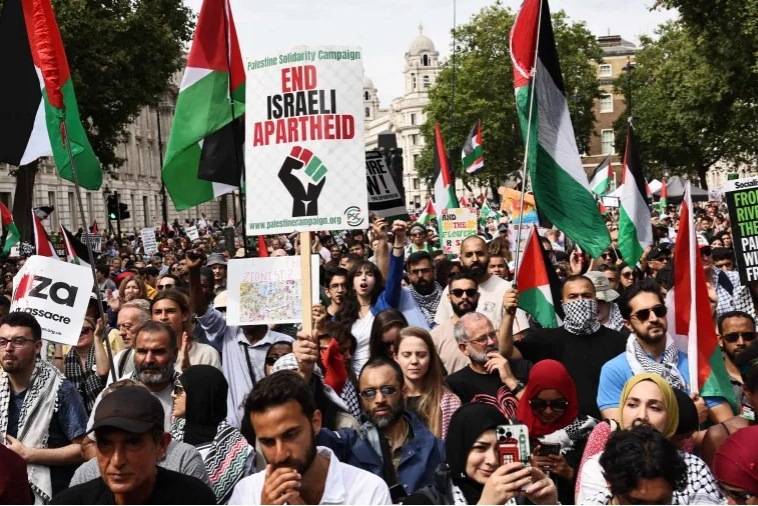 موظف في خارجيّة بريطانيا يستقيل
بسبب تواطؤ بلاده في جرائم غزة