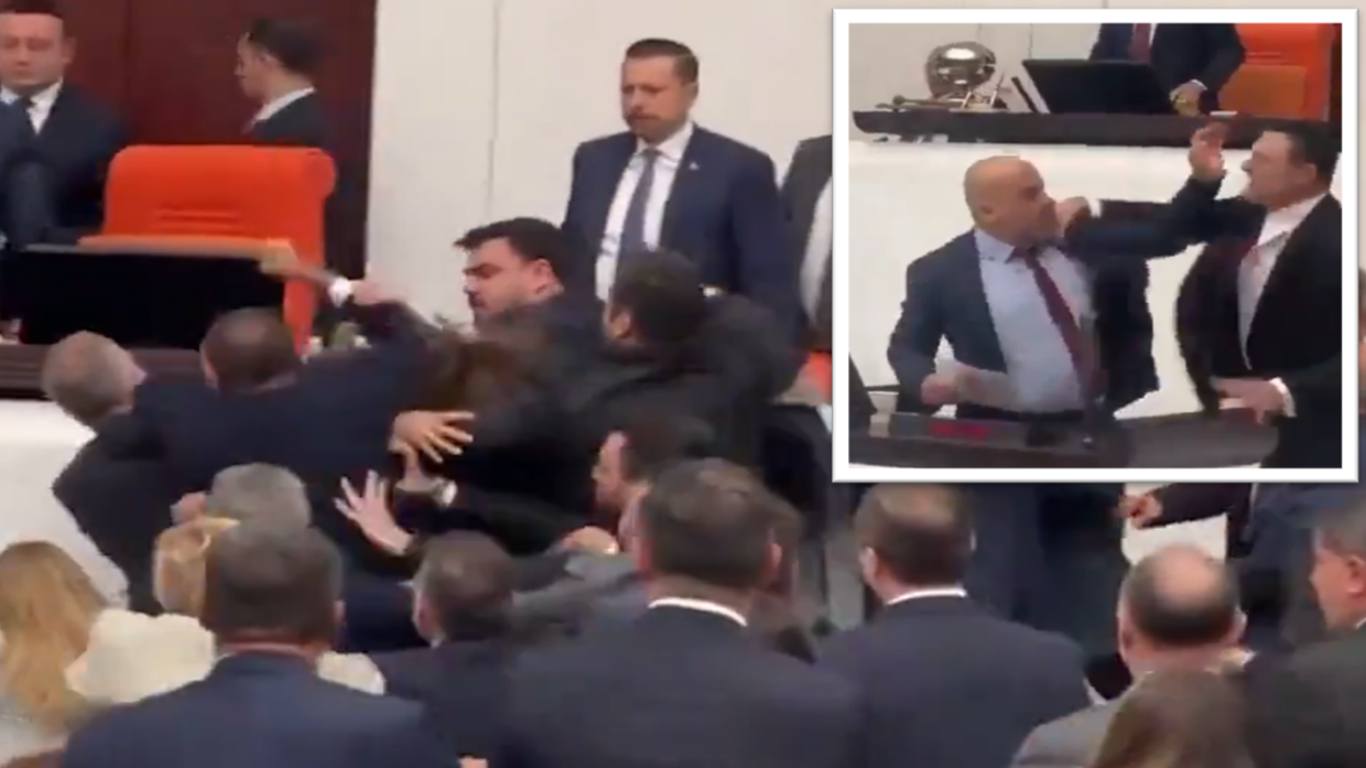 بالفيديو- مشاجرة عنيفة داخل البرلمان التركي