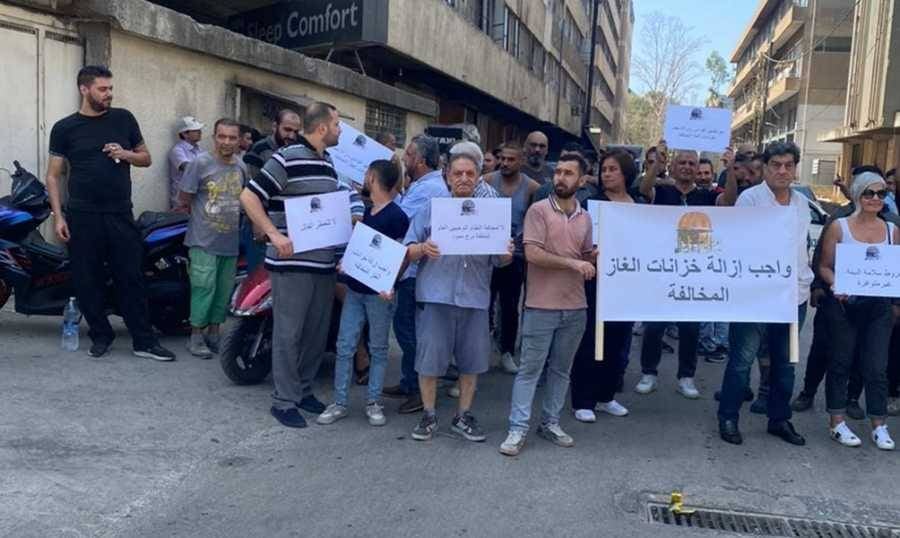 وقفة احتجاجية لسكان برج حمود اعتراضاً على إعادة إنشاء خزانات الغاز