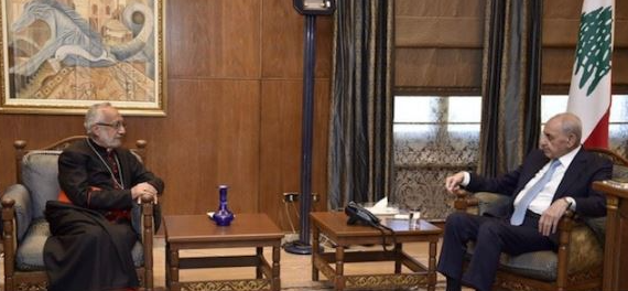 عرض مع بري شؤوناً وطنيّة
ميناسيان سلّم دريان وأبي المنى دعوة
لحفل استقبال جثمان البطريرك أغاجانيان