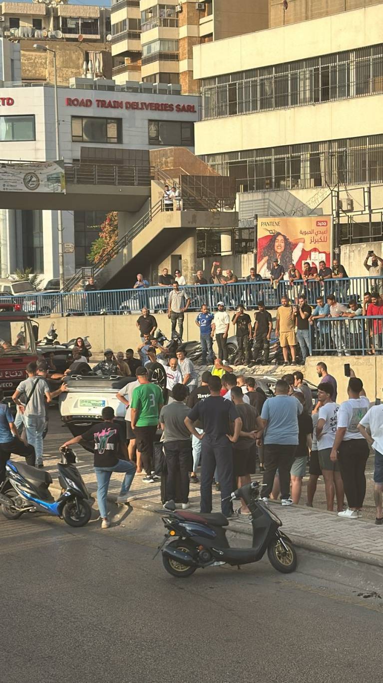 حادث مروع فوق نفق المدينة الرياضية وزحمة خانقة في المحلة