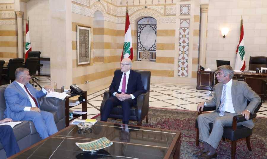 ميقاتي بحث مع فياض ومدير برنامج البنك الدولي
للطاقة المتجدّدة تدعيم أنظمة كهرباء لبنان