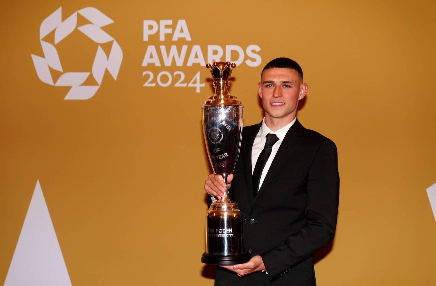 فيل فودين يفوز بجائزة أفضل لاعب
في الدوري الإنكليزي الممتاز لكرة القدم