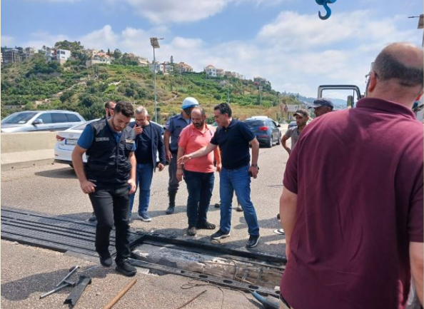 أشغال صيانة للفاصل الوسطي على جسر الفيدار - جبيل