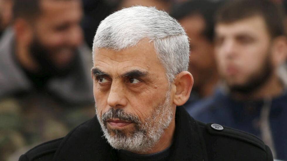 والدة رهينة "إسرائيلي" تعرض على السنوار "مقترحا سيغيّر قواعد اللعبة"