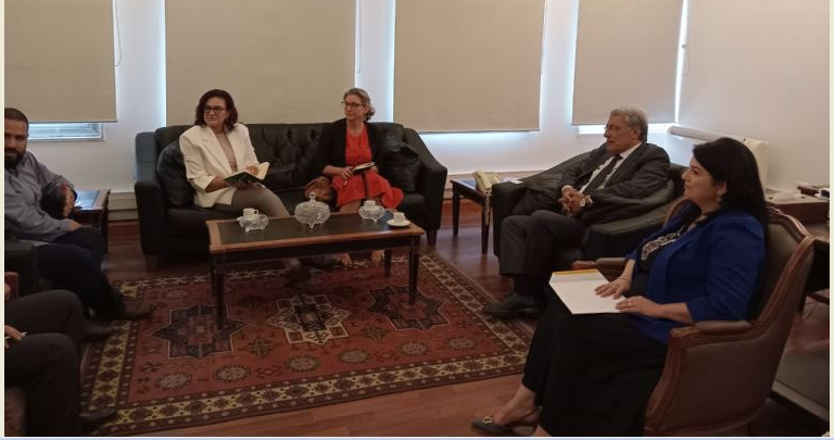 وزير العدل يناقش مع Expertise France قانون العنف الأسري