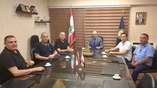 اللواء صليبا عرض مع نقابة الدواجن
تنظيم اليد العاملة السوريّة في المزارع