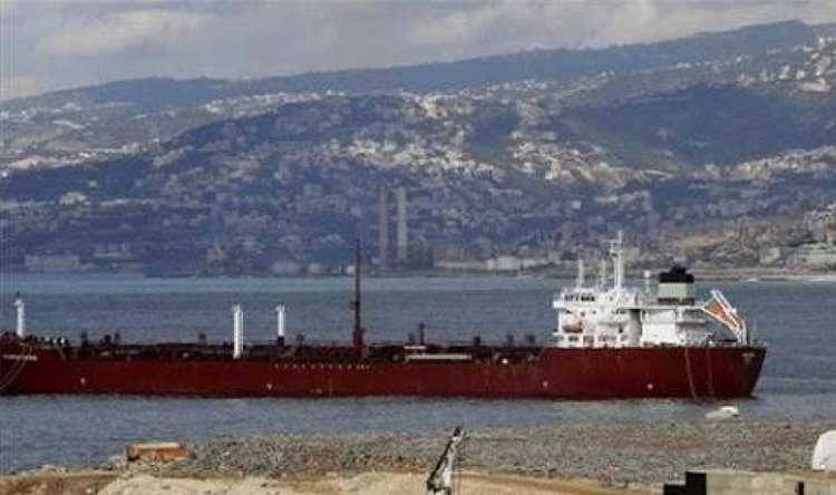 الباخرة الجزائرية وصلت الى البداوي وناقلة النفط بدأت افراغ حمولتها في الزهراني