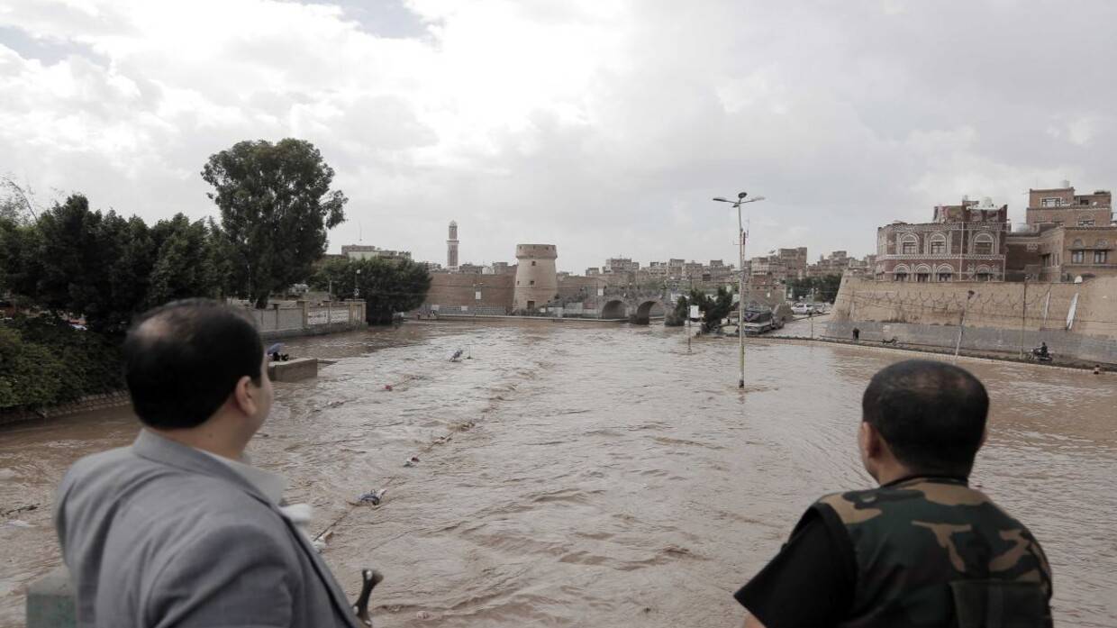 إنهيار سدود بسبب الأمطار الغزيرة يودي بحياة عشرات اليمنيين