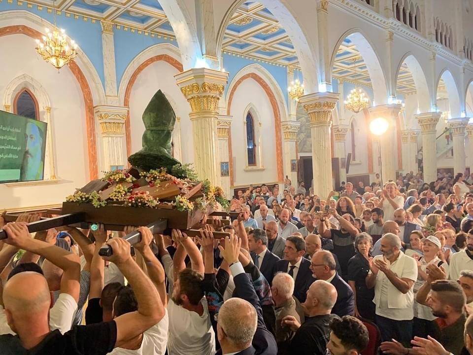 بشري استقبلت ذخائر الطوباوي اسطفان الدويهي 
الراعي: الإنسان مهما علا في العلم يبقى أميّاً بنظر الله