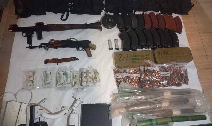 دهم منازل مطلوبين في بريتال وتوقيف لبناني و3 سوريين