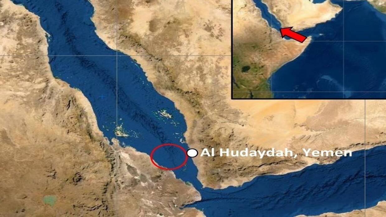 الثاني من نوعه اليوم... استهداف سفينة غرب الحديدة أمام السواحل اليمنية