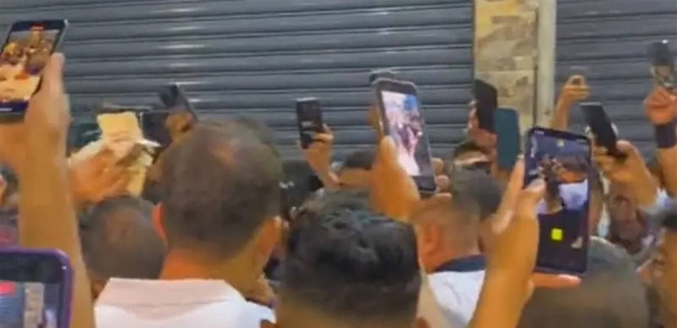 خلال حفل زفاف... شاب منح فناناً 25 ألف دولار