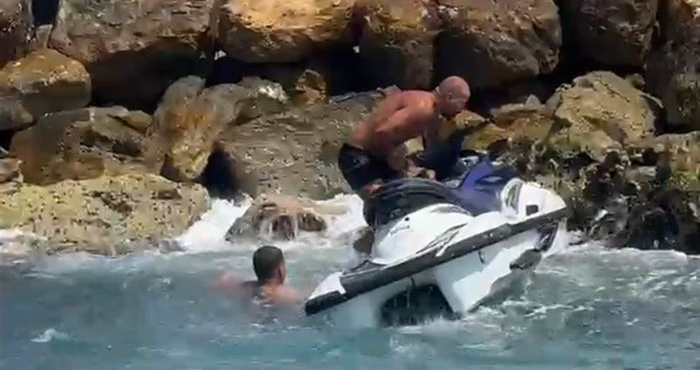نجاة شابين بأعجوبة من حادث
Jet ski مقابل شاطئ البترون