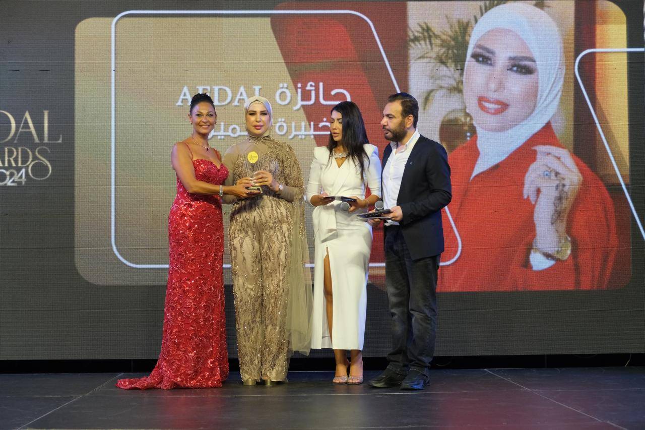 مهرجان "افضل" يكرم خبيرة التجميل رانيا عثمان