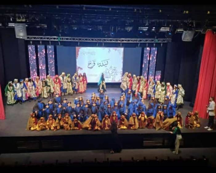 فرقة "الأصايل" للرقص الشعبي دبكت
على أغنية "أنا دمّي فلسطيني"