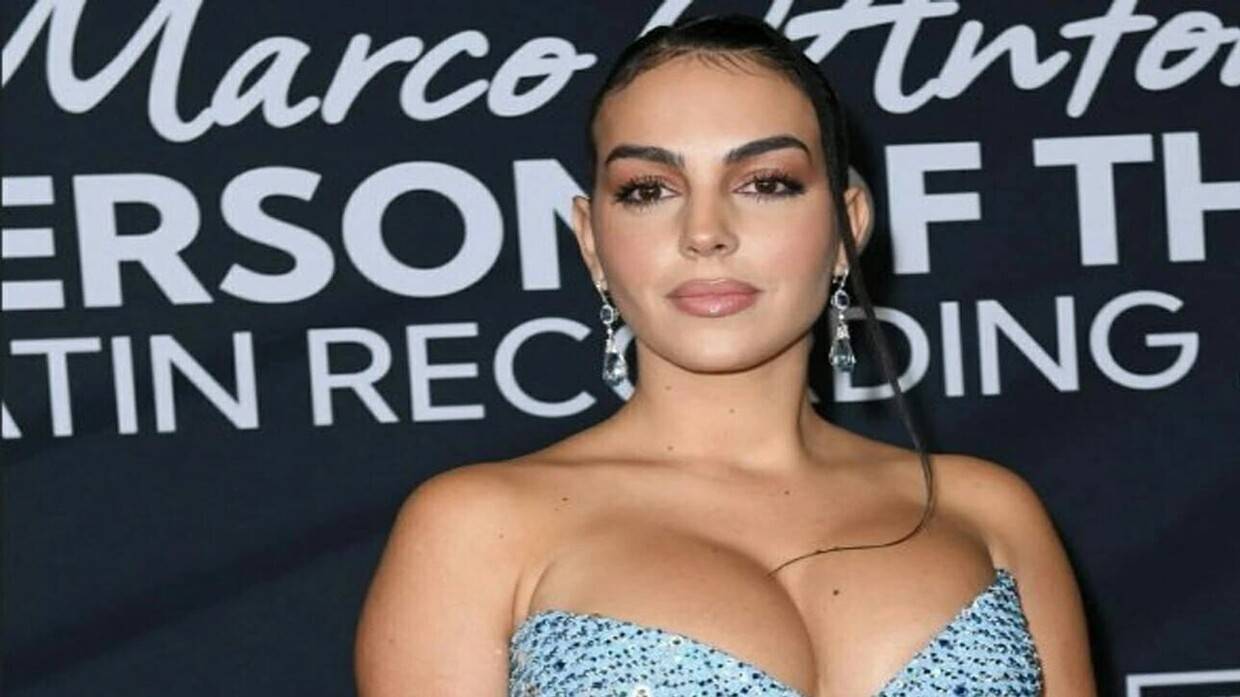بملابس مثيرة.. جورجينا تصاب بالهلع