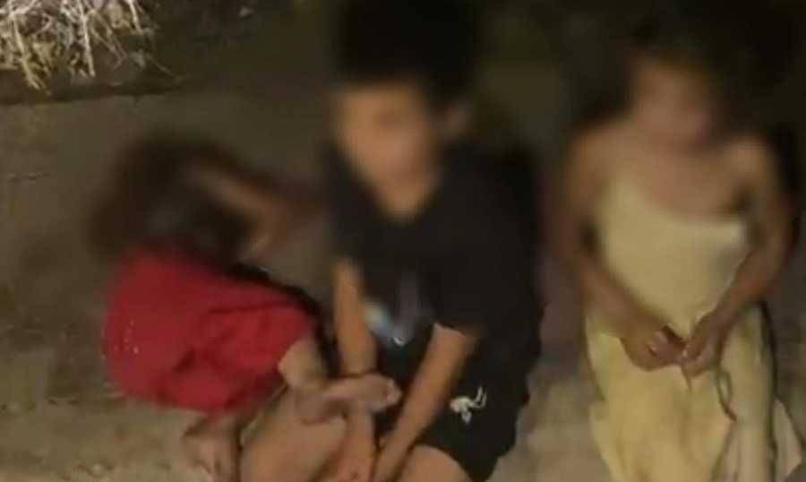 العثور على ثلاثة أطفال متروكين على قارعة الطريق في طرابلس!