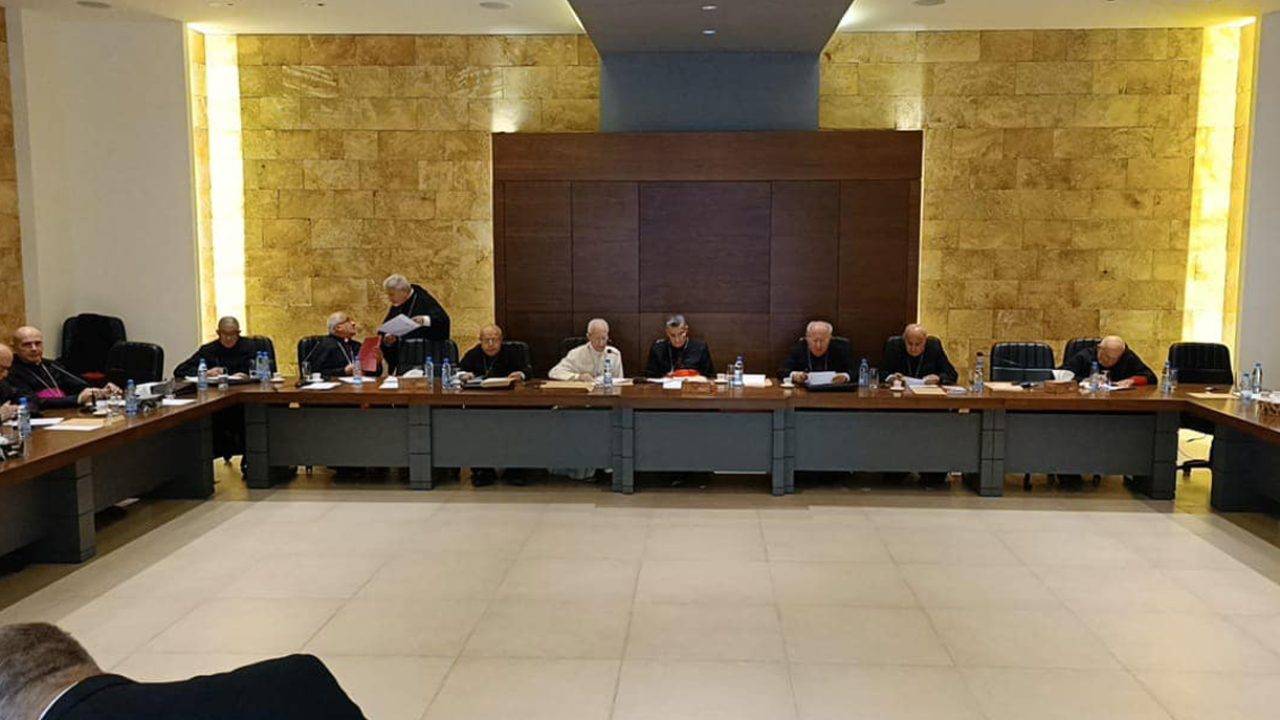 المطارنة الموارنة: للإلتزام بالدستور
والمسارعة الى انتخاب رئيس جديد