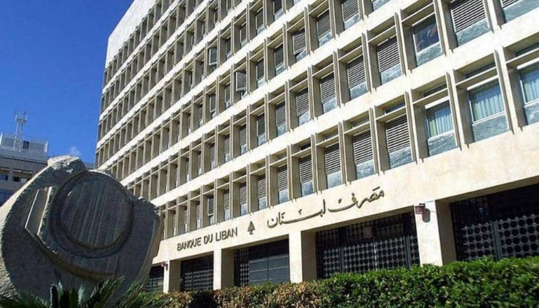 خمس سنوات ومعاناة المودعين مستمرة مع استمرار الهيركات على ودائعهم
وزاد الطين بلة قرار وزارة المالية حول اعتماد سعر صرف للدولار
