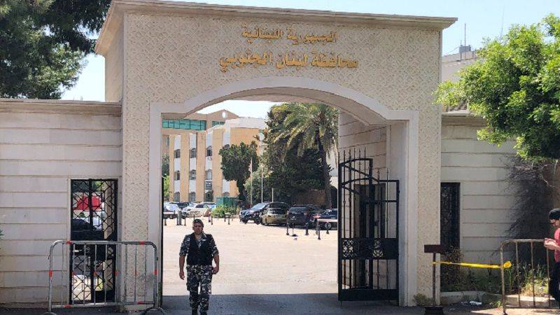 إضراب لموظفو  سرايا صيدا لحث الحكومة على اقرار قانون تعديل الرواتب