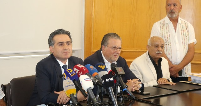 حمية أعلن تخفيض رسم عبور الشاحنات العاملة
بالترانزيت عبر الأراضي السورية بنسبة 50%