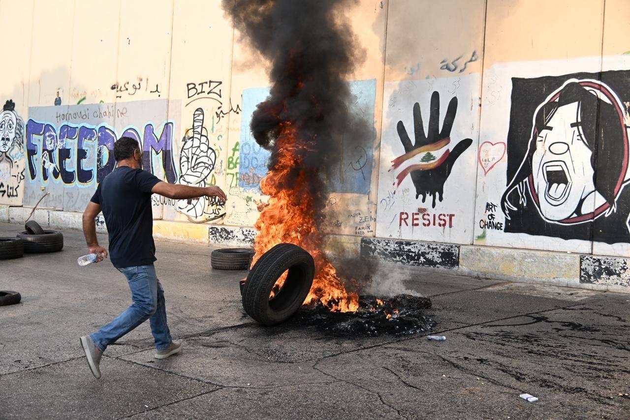 العسكريون المتقاعدون يمنعون انعقاد مجلس الوزراء... حتى تحقيق المطالب