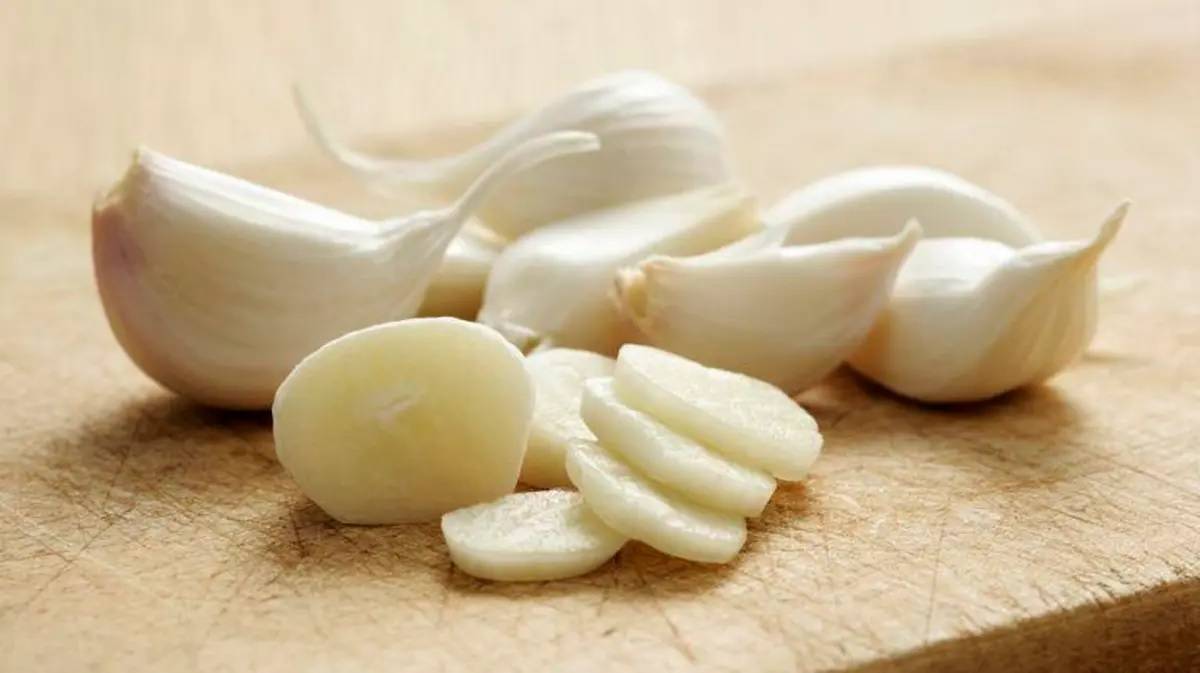 الثوم قبل النوم... سرّ مهم لعلاج جميع أمراض الجسم