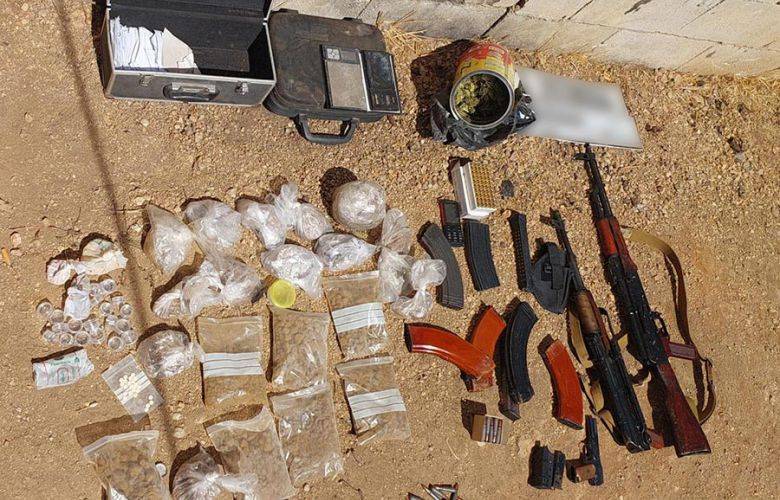 حرّر ٣ مواطنين في البقاع
الجيش دهم وأوقف 3 مواطنين
وسوريا في منطقة الحموديّة – البقاع