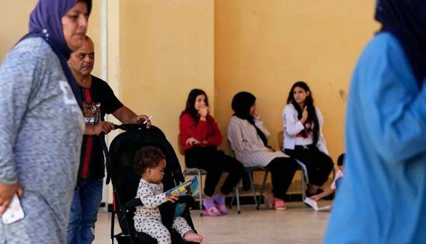 عام جديد من النزوح "القاسي"... و "شحّ خدمات" في قضاء صور
أزمة تعليم تطلّ برأسها... تأمين مقعد رسمي لكلّ طالب مُهجّر ليس "مضموناً"