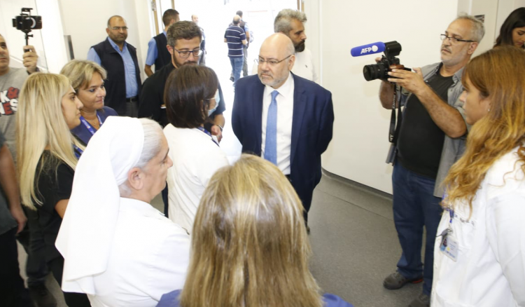 الأبيض في جولة ثانية في المستشفيات: رأينا مشهد تضامن مؤثرًا جدا