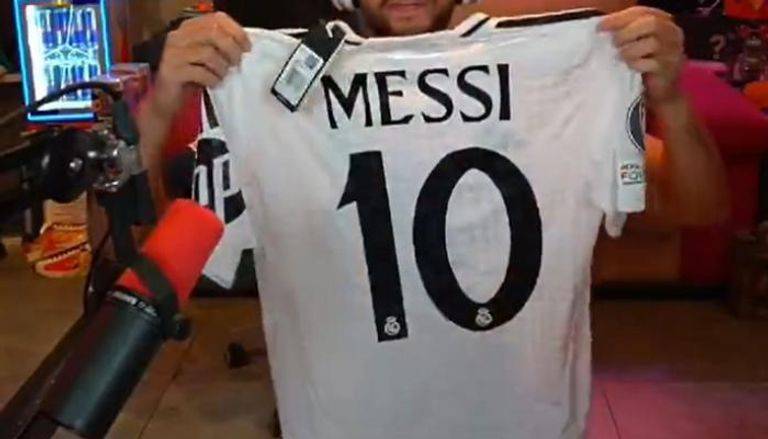 يحمل رقم 10... ميسي يقتحم ريال مدريد بقميص أصلي