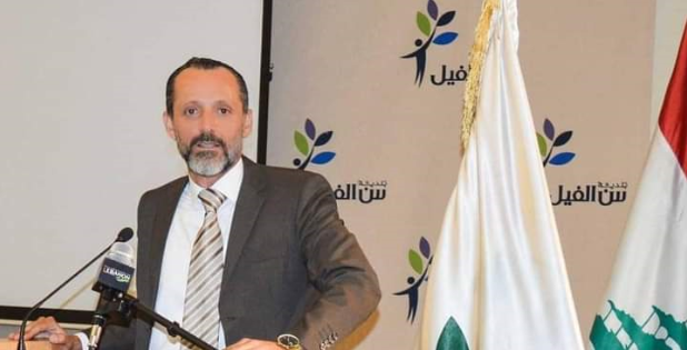 وسام فرسان الإعلام العربي للإعلامي وائل خليل