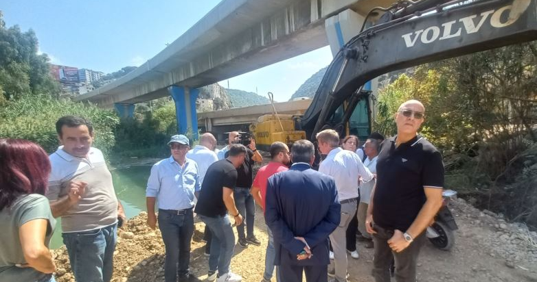 تفقد اعمال ازالة التعديات في مجريي بيروت والكلب

فياض : بواخر الفيول ستصل بين اليوم وغدا