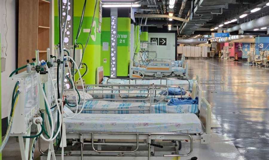 "إسرائيل" تنقل مستشفيات الشمال إلى مواقف السيارات