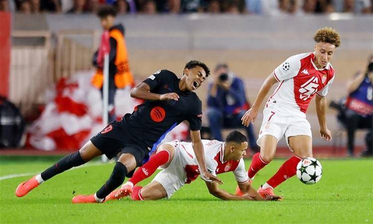 دوري أبطال أوروبا... خليفة مبابي يكبد "برشلونة فليك" أول خسارة