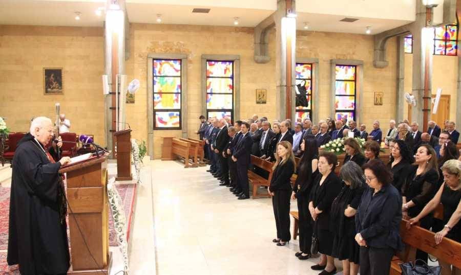 وداع النقيب عون في مأتم مهيب في كنيسة القلب الأقدس