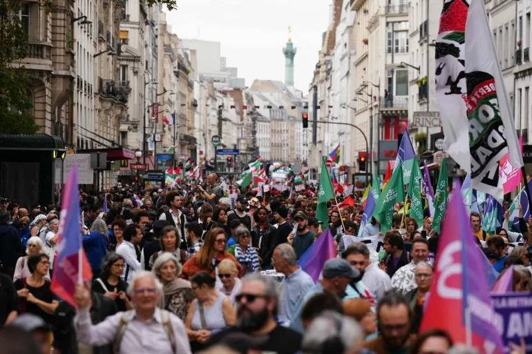 وسط ترقبٍ لإعلان الحكومة الفرنسية الجديدة... الأحزاب اليسارية تخرج للشارع