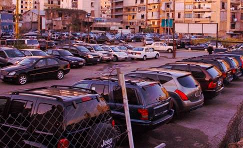 معرض سيارات والفسحات الخارجية والآرمات