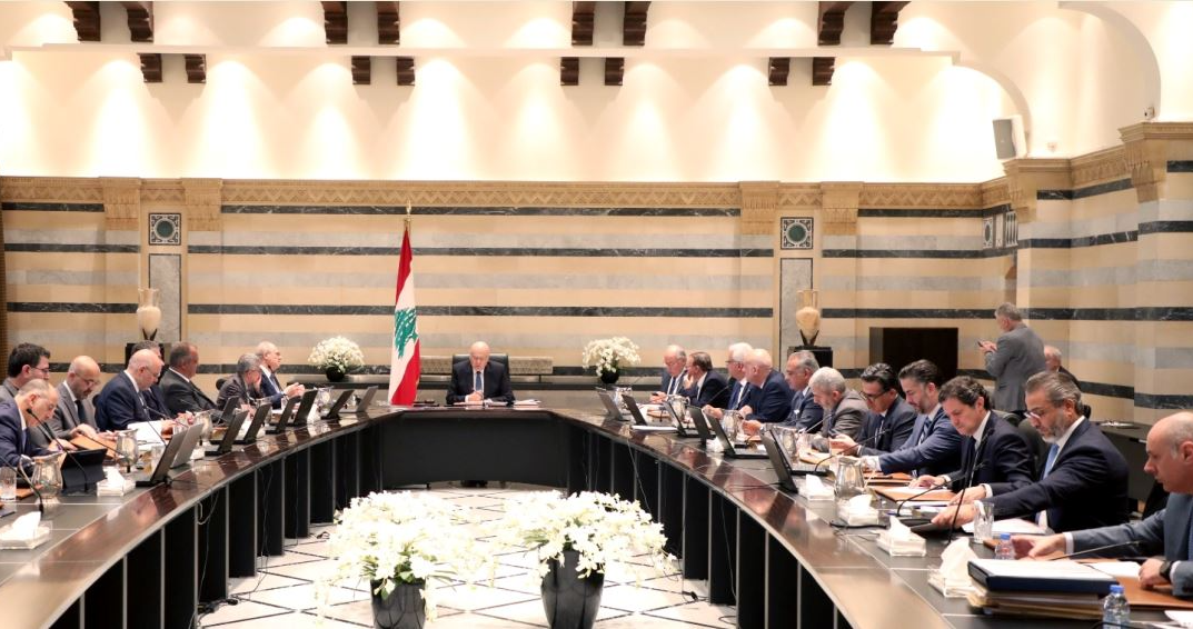 أقر مشروع موازنة العام 2025 آخذا ببعض الملاحظات وجلسة استثنائية اليوم
مجلس الوزراء وافق على تعويض مؤقت لعاملي القطاع العام والمتقاعدين
ميقاتي: العدوان الاسرائيلي المتمادي حرب إبادة ولنتجنب الوقوع في المجهول