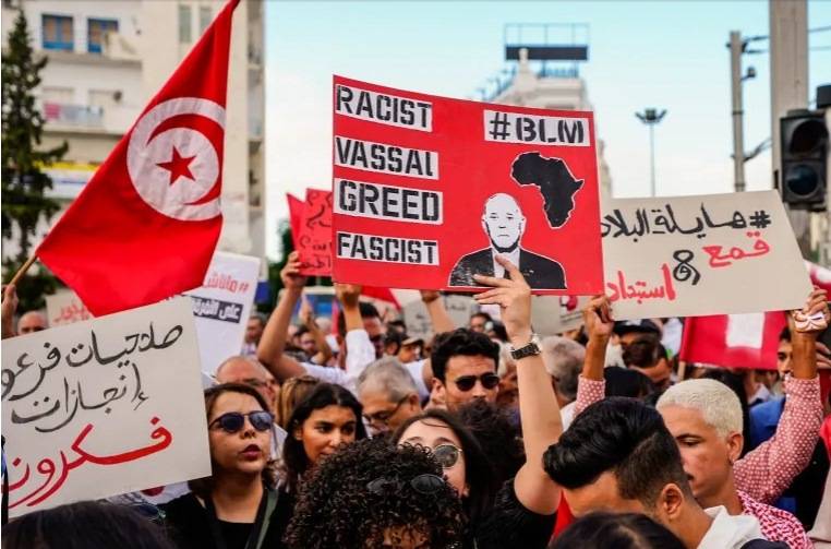 مسيرة لمنظمات وأحزاب تونسيّة تنديداً بمشروع قانون جدلي