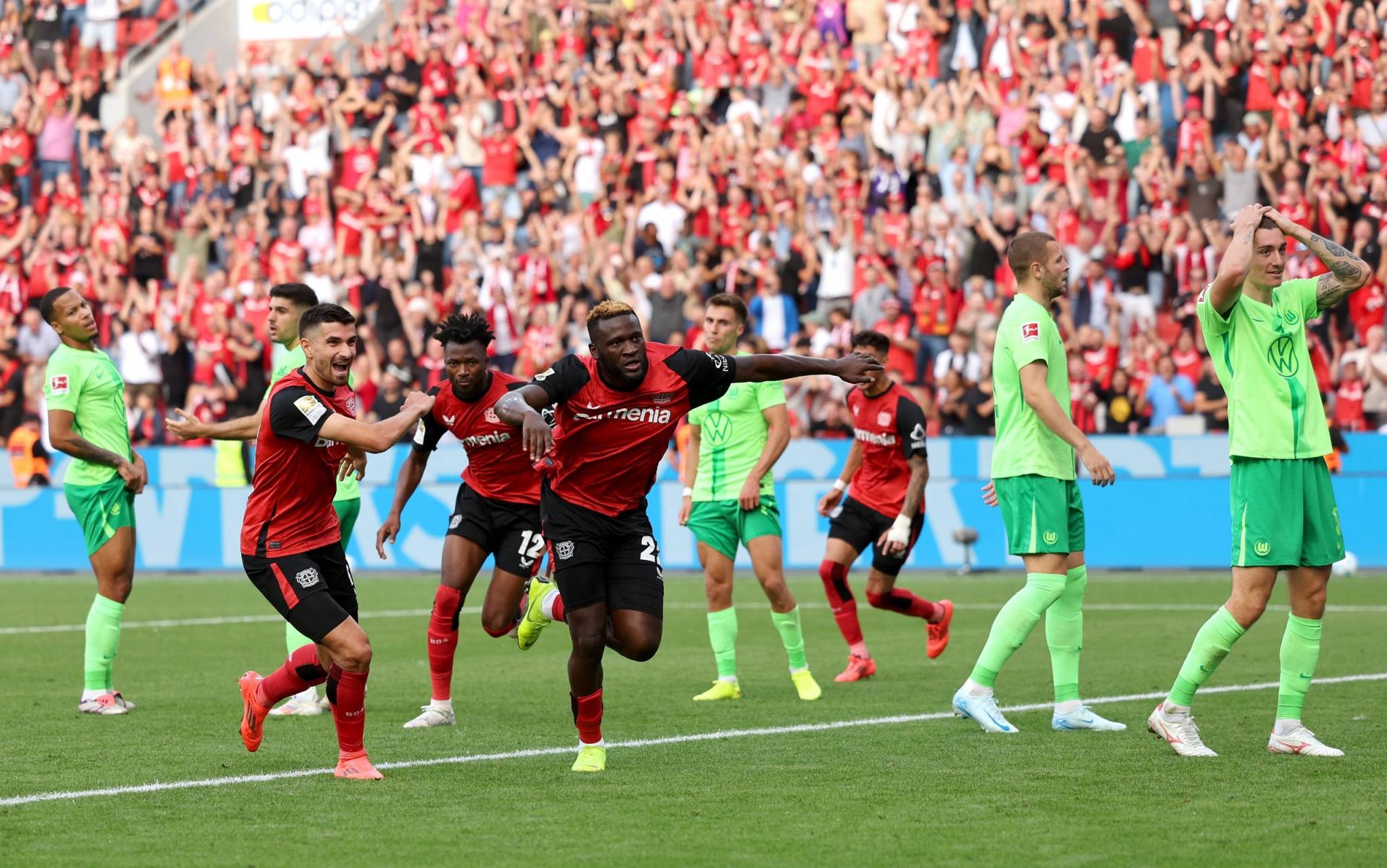 سيناريو مجنون يقود باير ليفركوزن الى الفوز على فولفسبورغ (4-3)