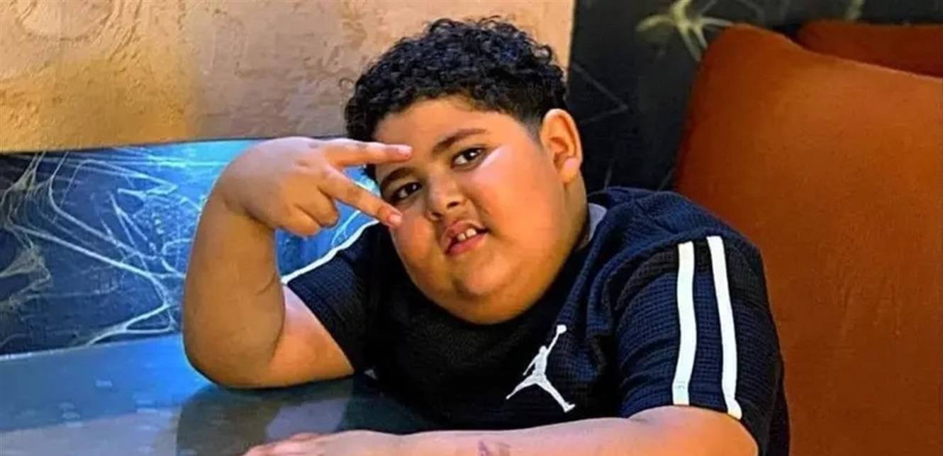 ابنه الوحيد ويبلغ من العمر 9 سنوات.. مصرع نجل مطرب شهير بحادث مروّع يُحزن الوسط الفني!