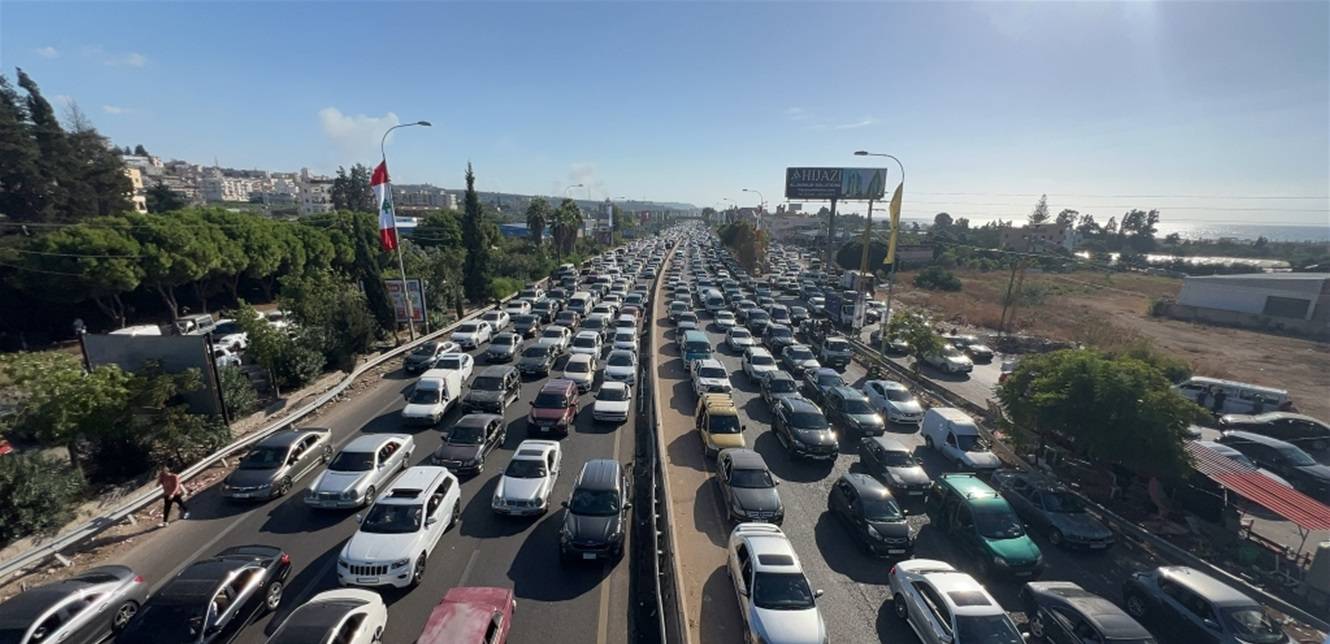 في أقوى رسالة للبنانيين.. ممثل لبناني شهير يُناشد: "ابتعدوا عن السياسة وافتحوا بيوتكم"