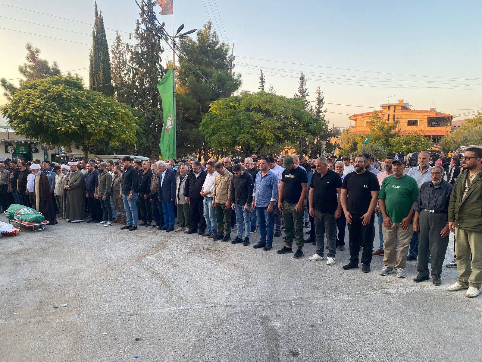 حركة امل واهالي العين يشيعون مسؤول شعبة العين في حركة امل الحاج علي يونس