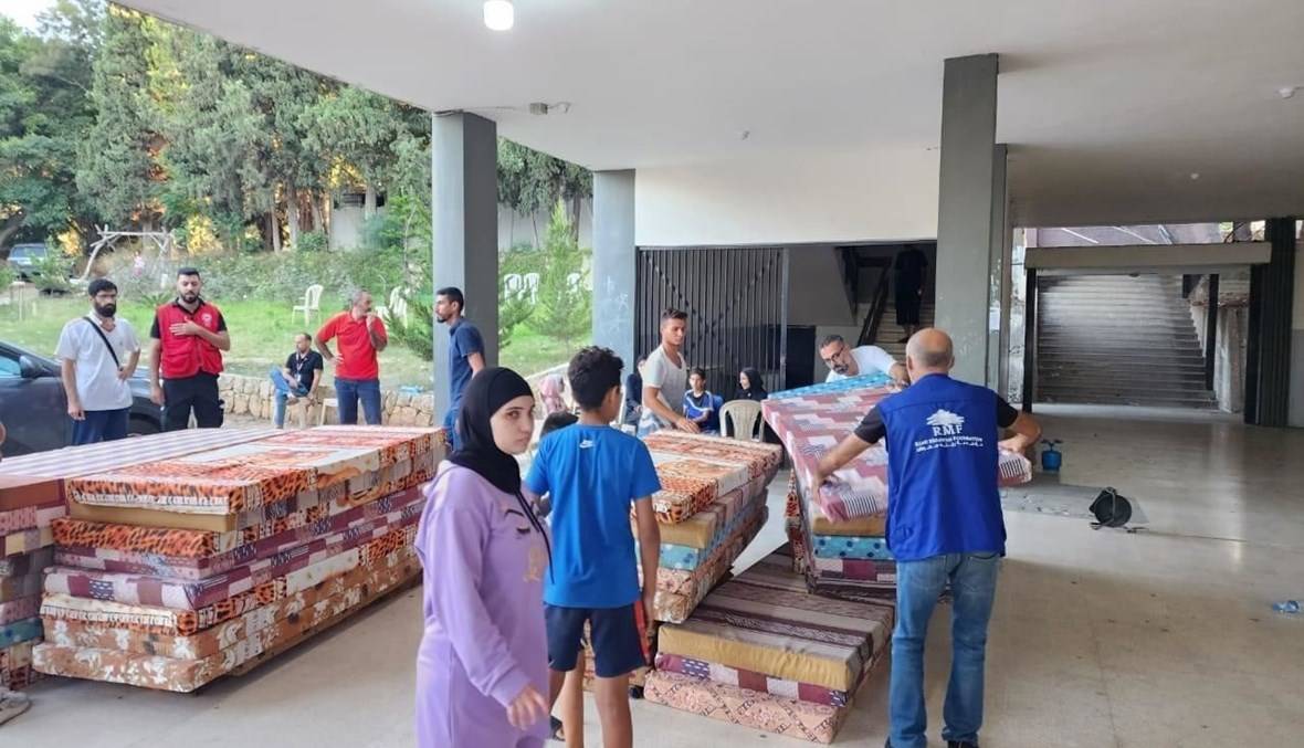 الاستغلال التجاري يفاقم معاناة النازحين: أسعار الفرش والأغطية تقفز إلى أرقام خيالية وسعر الفرشة ارتفع من 8 دولارات إلى 25، وأصبح الشراء مقتصرا على "باكيج" لتحصيل التخفيضات... فهل سيحاسب من يستغلون أزمة الناس ويُربكون خلايا الطوارئ؟