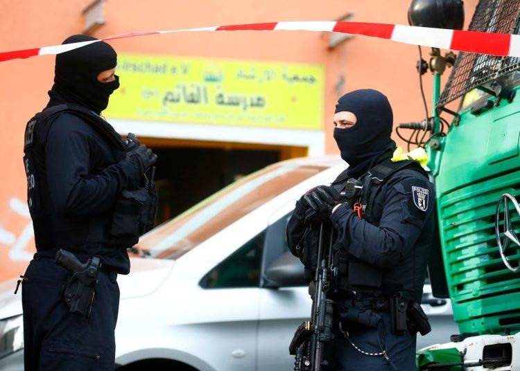 الأنشطة الاستخبارية والتقنيات الحديثة