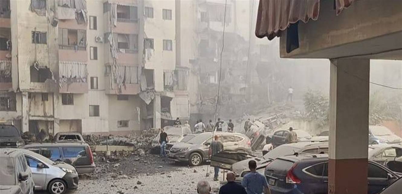 ممثل لبناني شهير يُشارك في مراسم تشييع أحد قادة "الحزب"